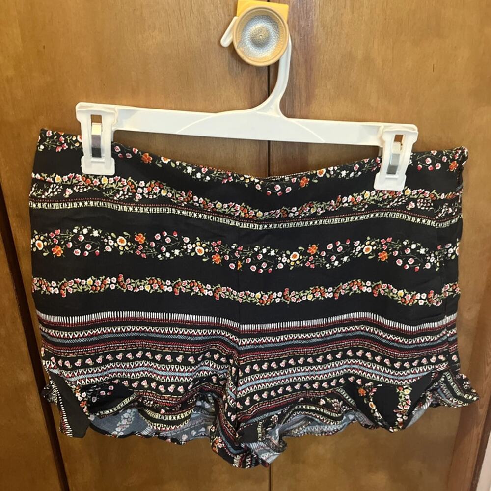 Ann Taylor Loft Ruffled Shorts 2 (32”)